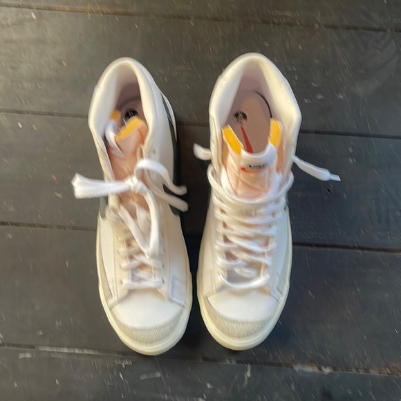 Never worn Men’s size 10 Nike blazer mids - Picture 1 of 4